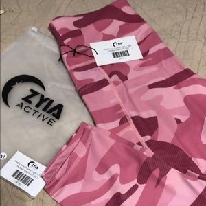 Zyia Camo Light n Tight capris